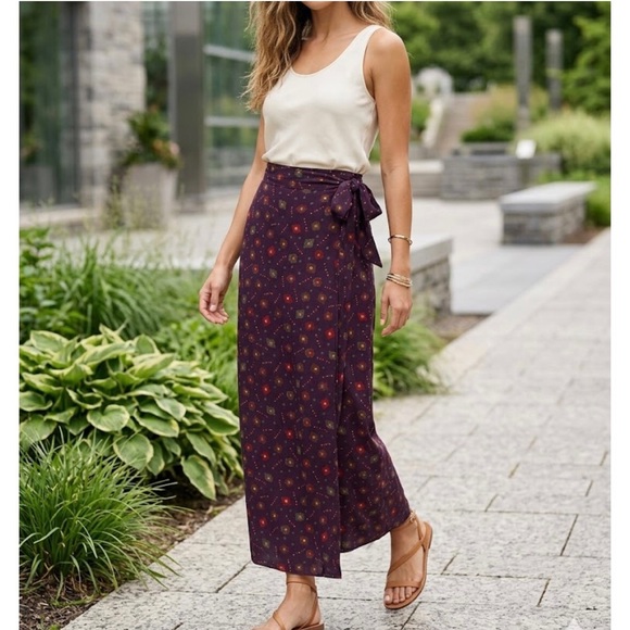 Dresses & Skirts - Floral Tie-Waist Maxi Skirt in Plum size M